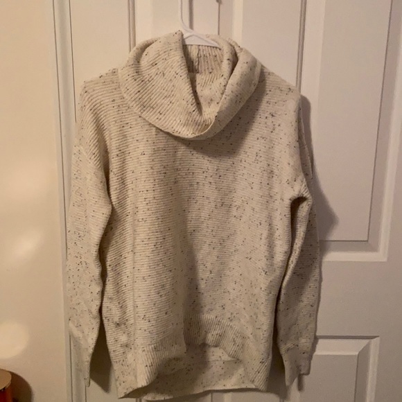 LOFT Sweaters - Loft sweater never worn- no tags